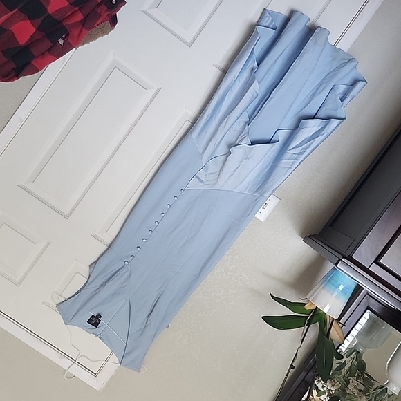 Formal dress - Picture 1 of 2